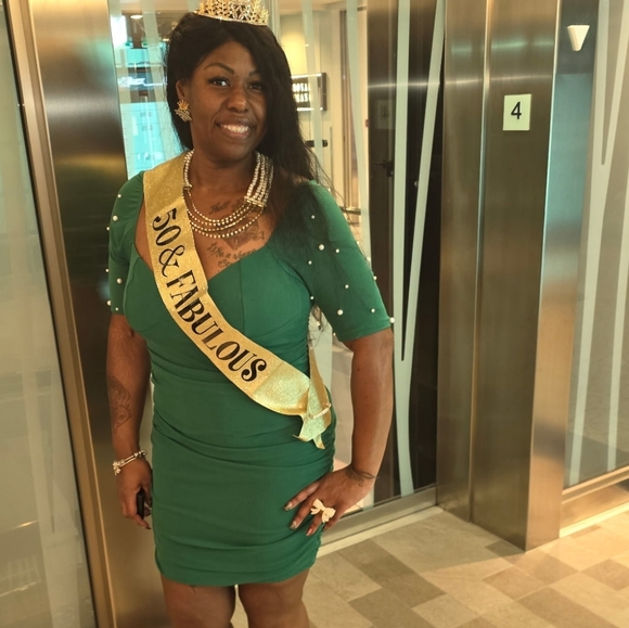 Amazon Green Ruched Dress - Picture 4 of 4